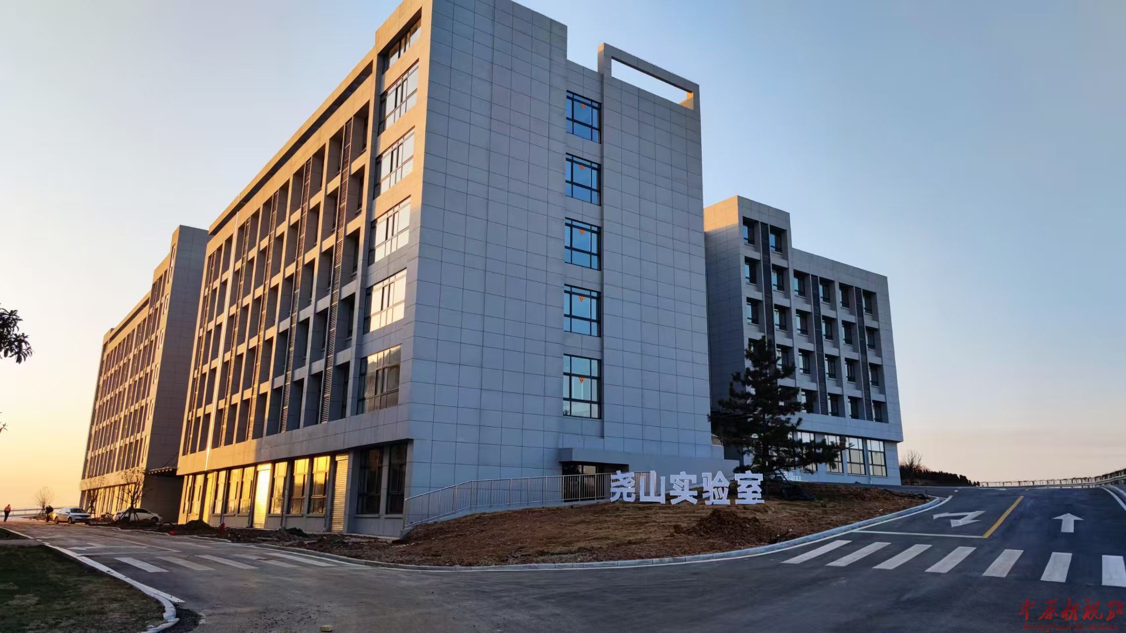 加入“添加劑” 抑制“相分離” 堯山實(shí)驗(yàn)室在鈣鈦礦太陽(yáng)能電池穩(wěn)定性研究中取得新進(jìn)展