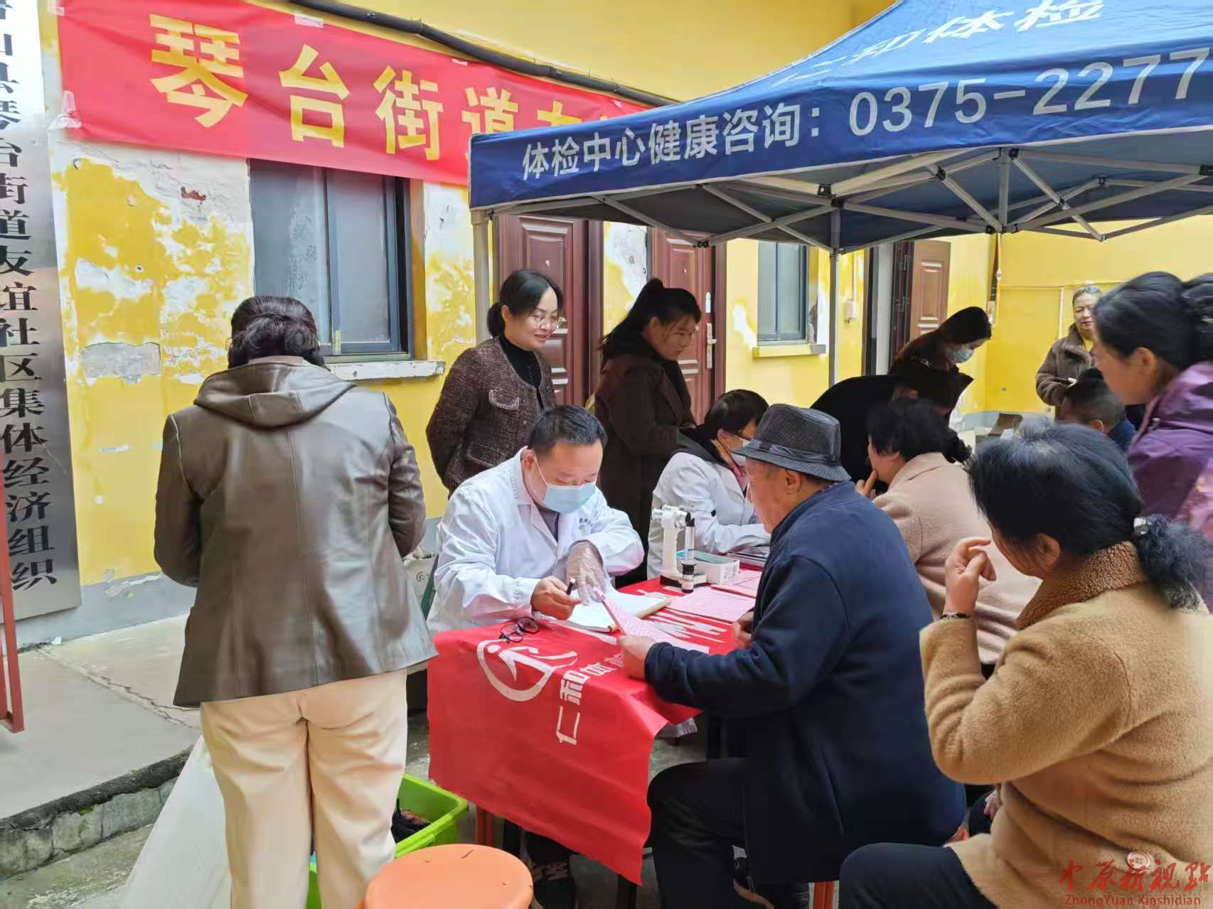 魯山縣友誼社區(qū)情暖老人：免費(fèi)體檢傳遞關(guān)愛